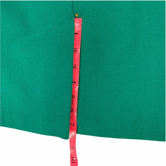 Vintage Kelly Green Wool Blend Pencil Skirt with Pockets made by TanJay Petites. - Picture 13 of 15